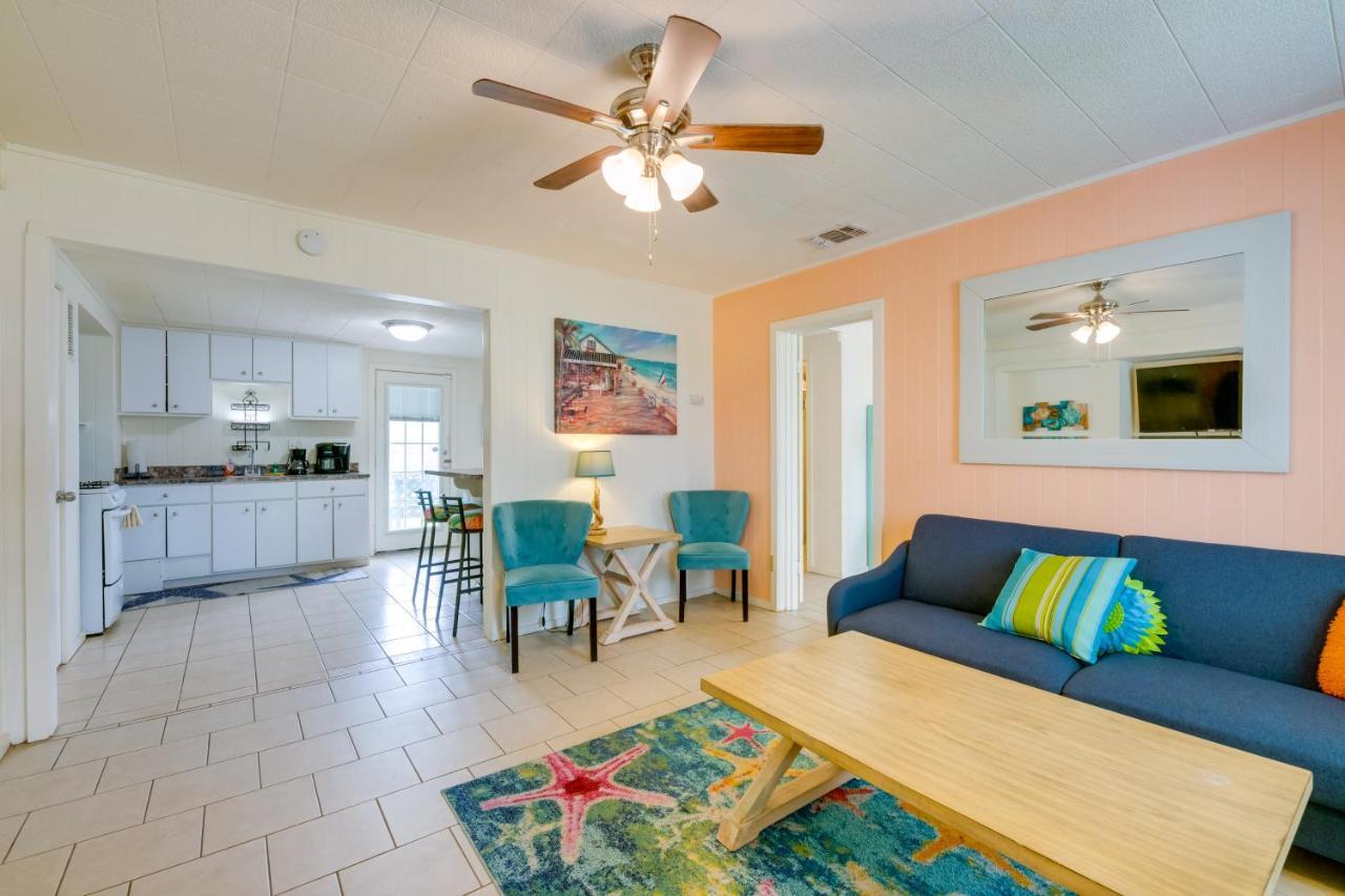 Beautiful Rockport Townhome - Walk To Aransas Bay! エクステリア 写真